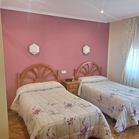 Hostal Pachin Mieres  Exterior foto