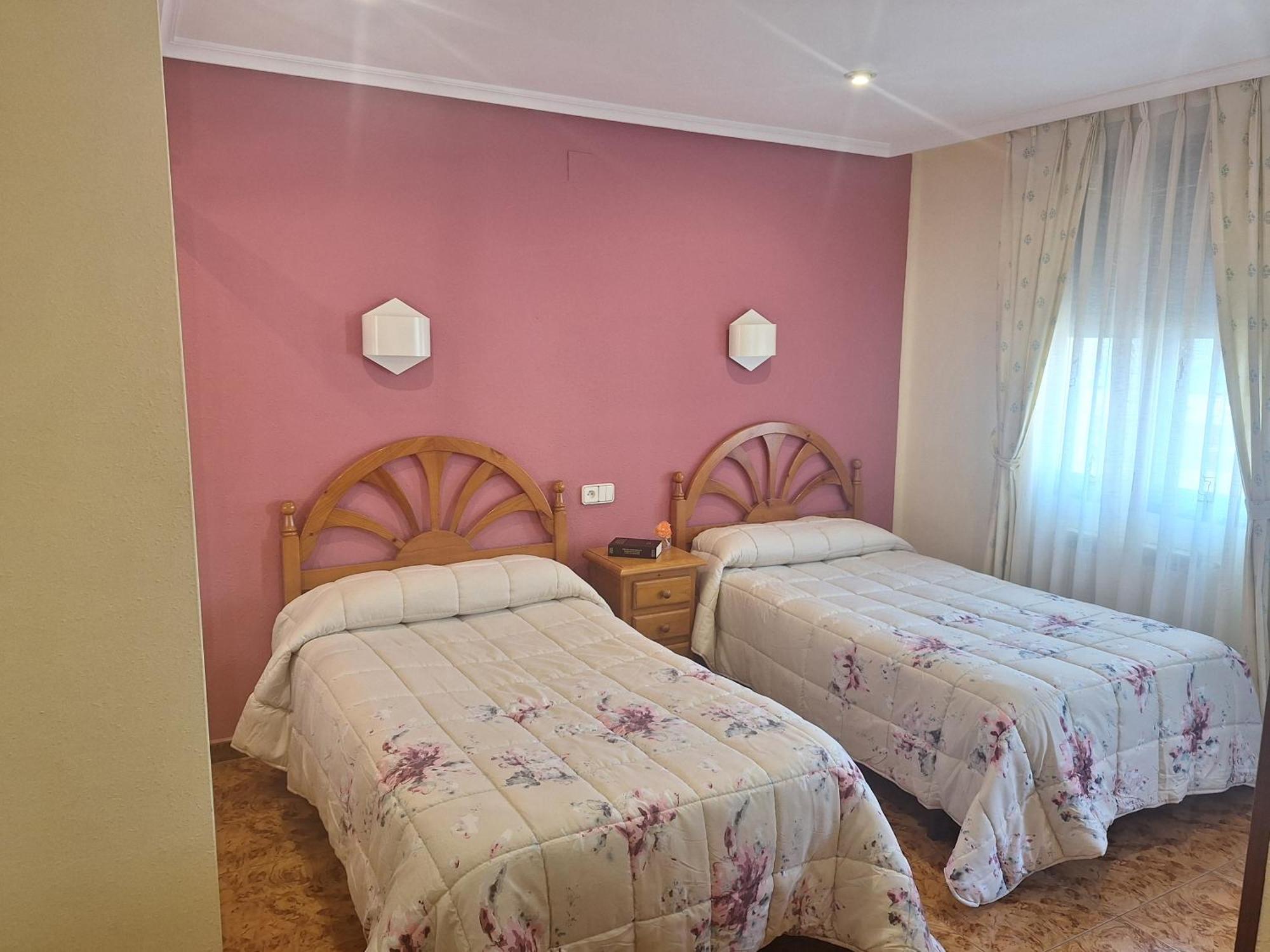 Hostal Pachin Mieres  Exterior foto