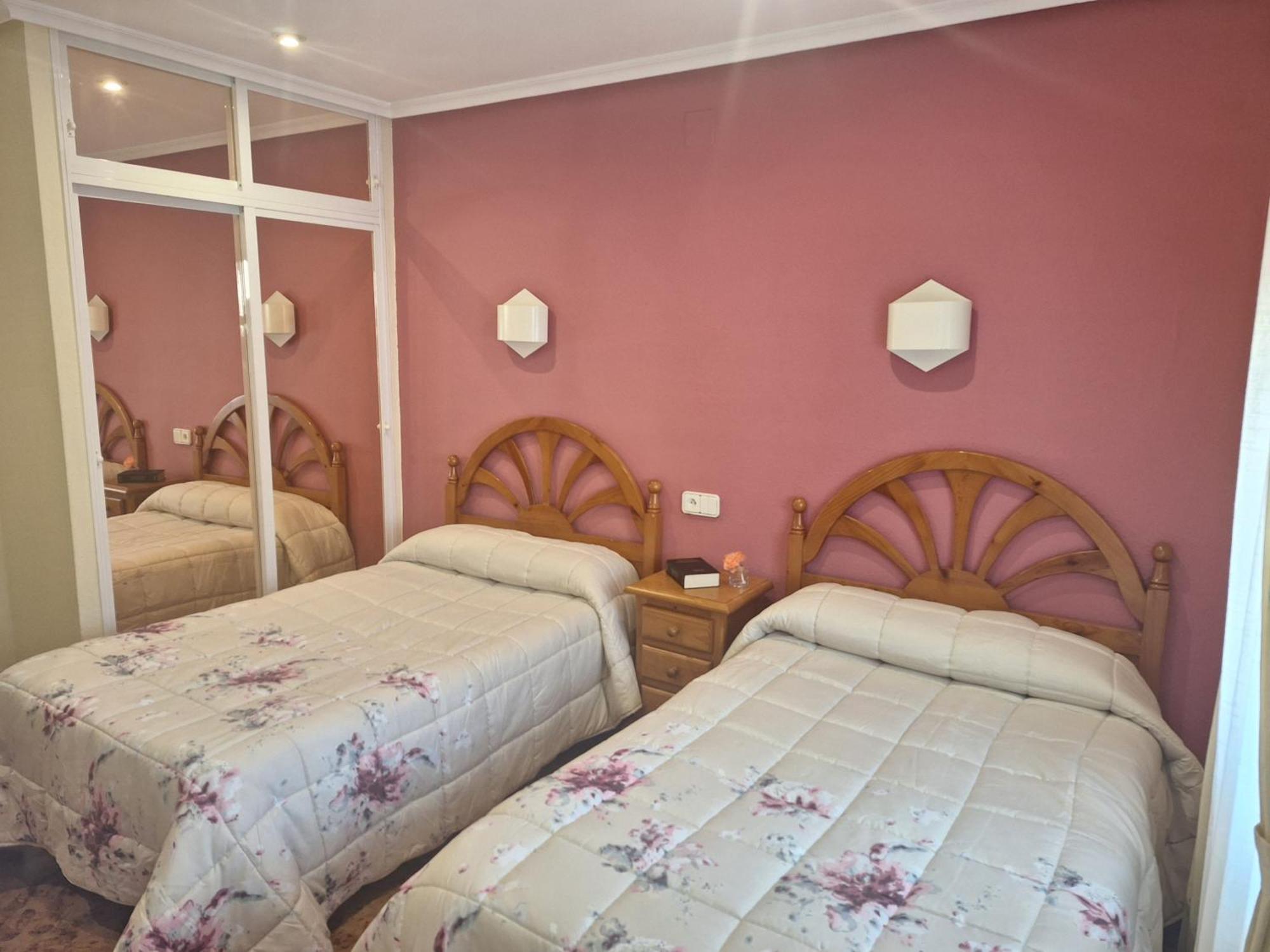Hostal Pachin Mieres  Exterior foto